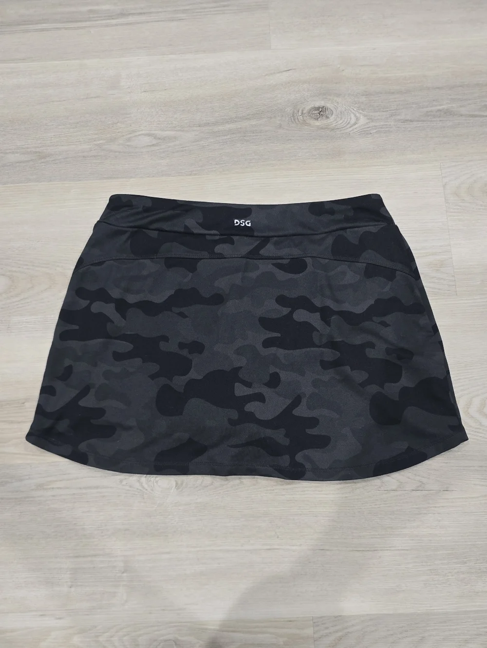 DSG Girls' Performance Mid-Rise Skort Black Camo Size XL